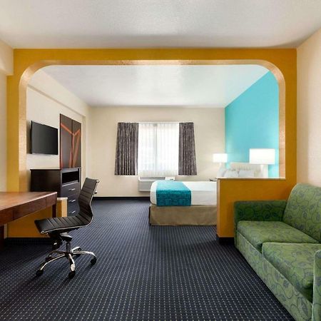 Howard Johnson By Wyndham San Antonio Hotel & Suites 外观 照片