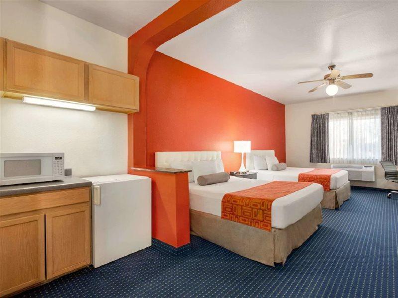 Howard Johnson By Wyndham San Antonio Hotel & Suites 外观 照片