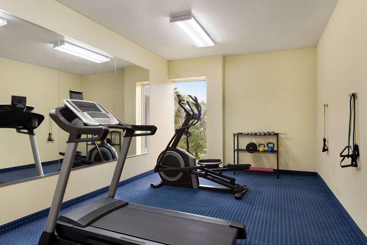 Howard Johnson By Wyndham San Antonio Hotel & Suites 外观 照片