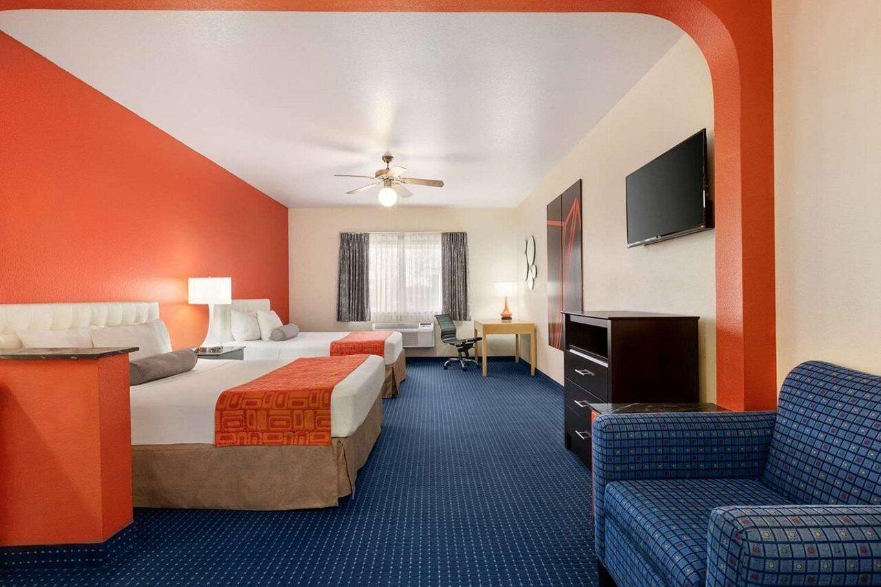 Howard Johnson By Wyndham San Antonio Hotel & Suites 外观 照片
