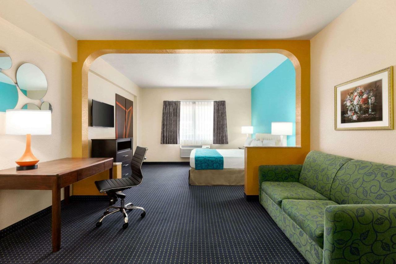 Howard Johnson By Wyndham San Antonio Hotel & Suites 外观 照片