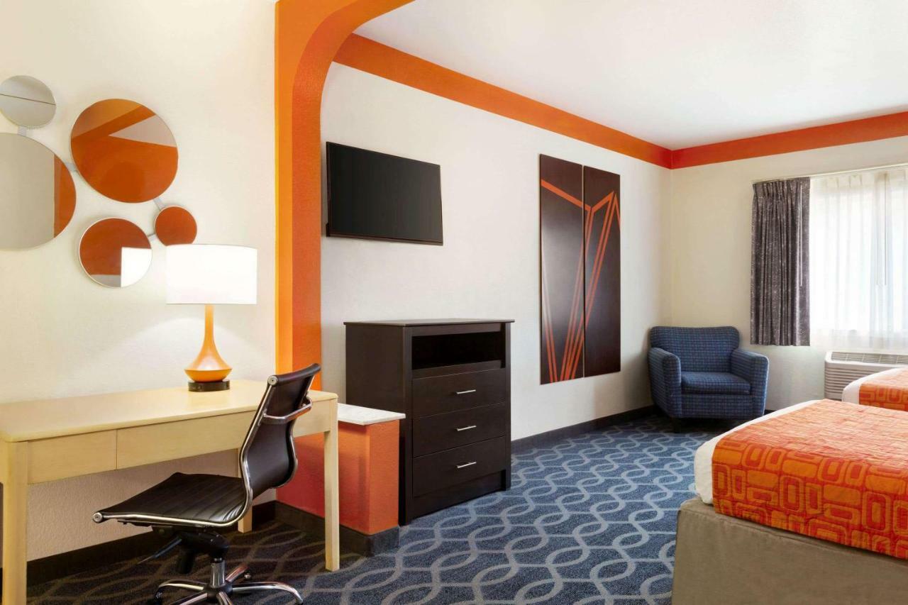 Howard Johnson By Wyndham San Antonio Hotel & Suites 外观 照片