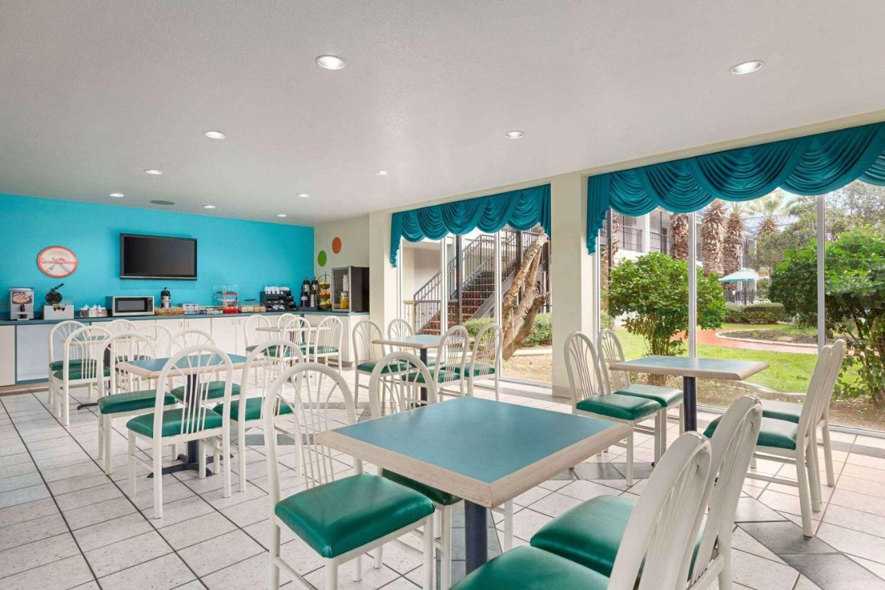 Howard Johnson By Wyndham San Antonio Hotel & Suites 外观 照片