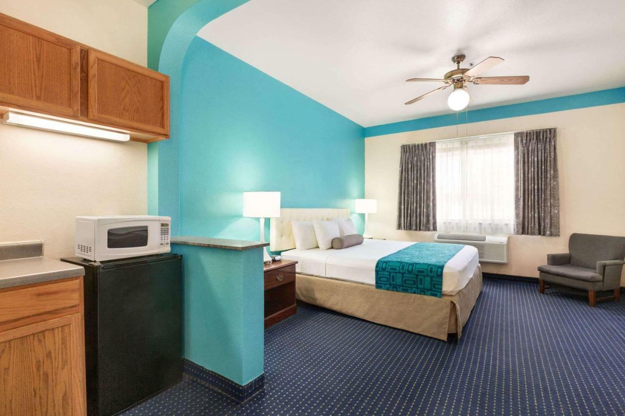 Howard Johnson By Wyndham San Antonio Hotel & Suites 外观 照片