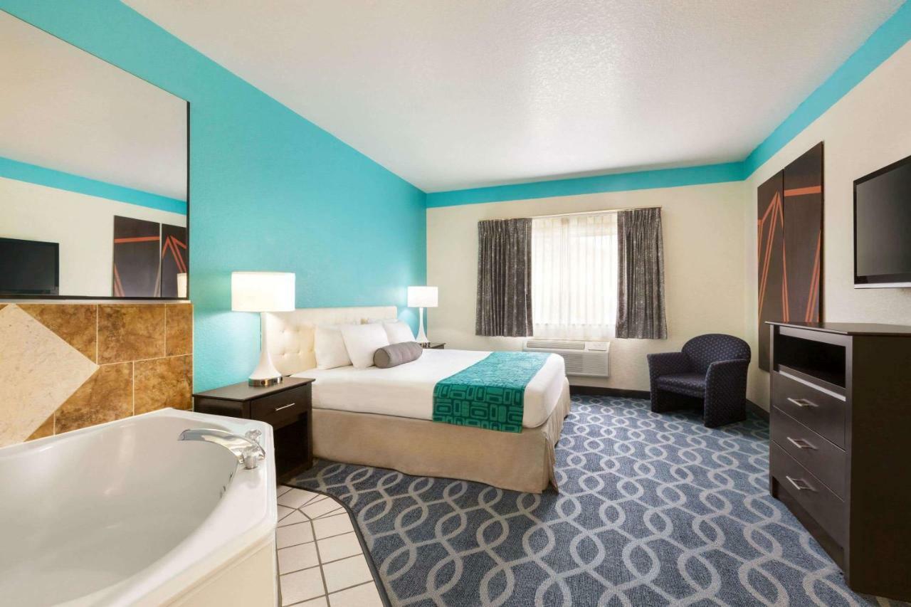 Howard Johnson By Wyndham San Antonio Hotel & Suites 外观 照片