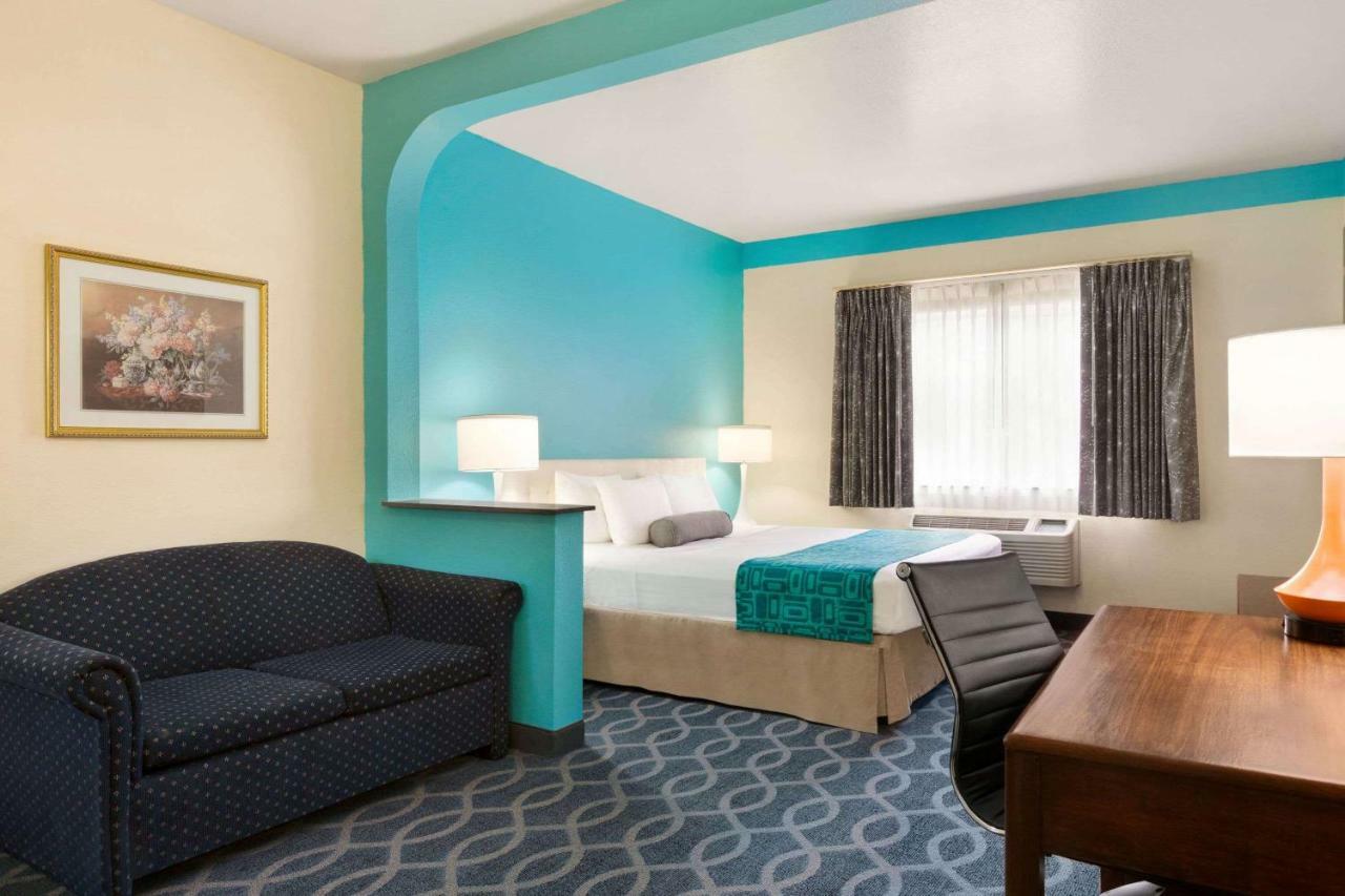 Howard Johnson By Wyndham San Antonio Hotel & Suites 外观 照片