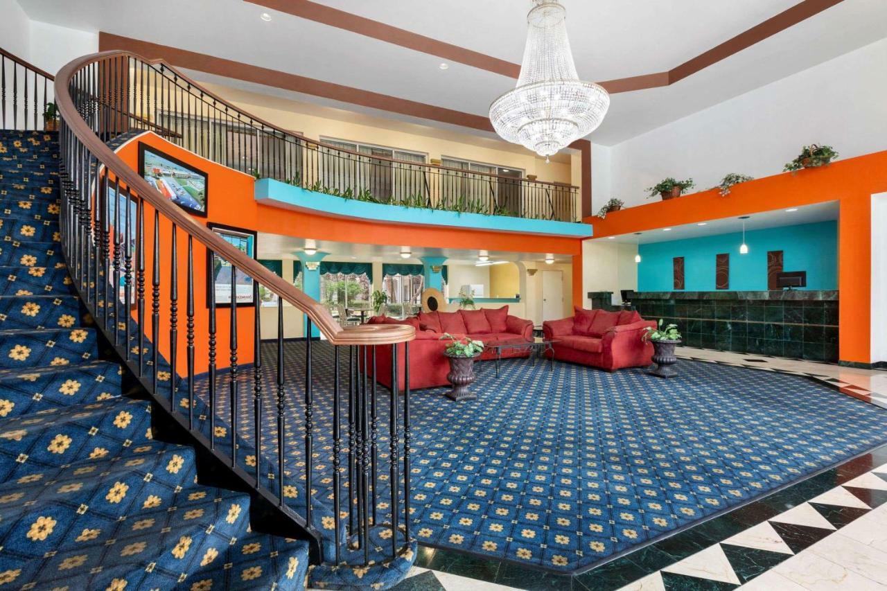 Howard Johnson By Wyndham San Antonio Hotel & Suites 外观 照片