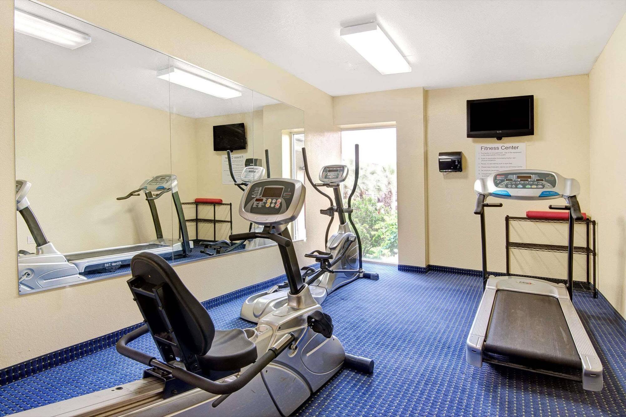 Howard Johnson By Wyndham San Antonio Hotel & Suites 外观 照片
